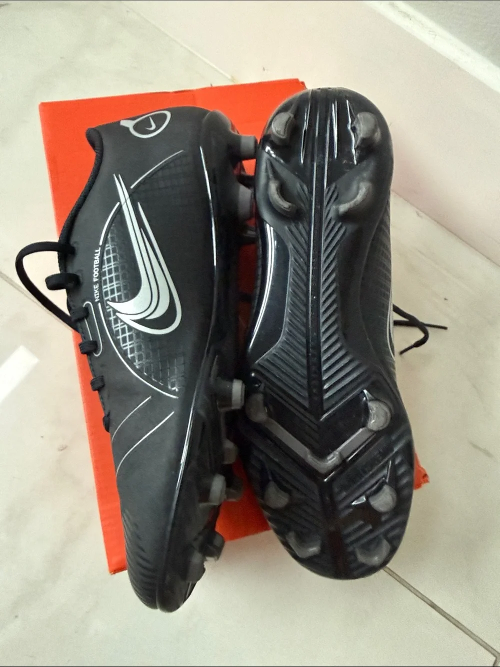 Nike low profile